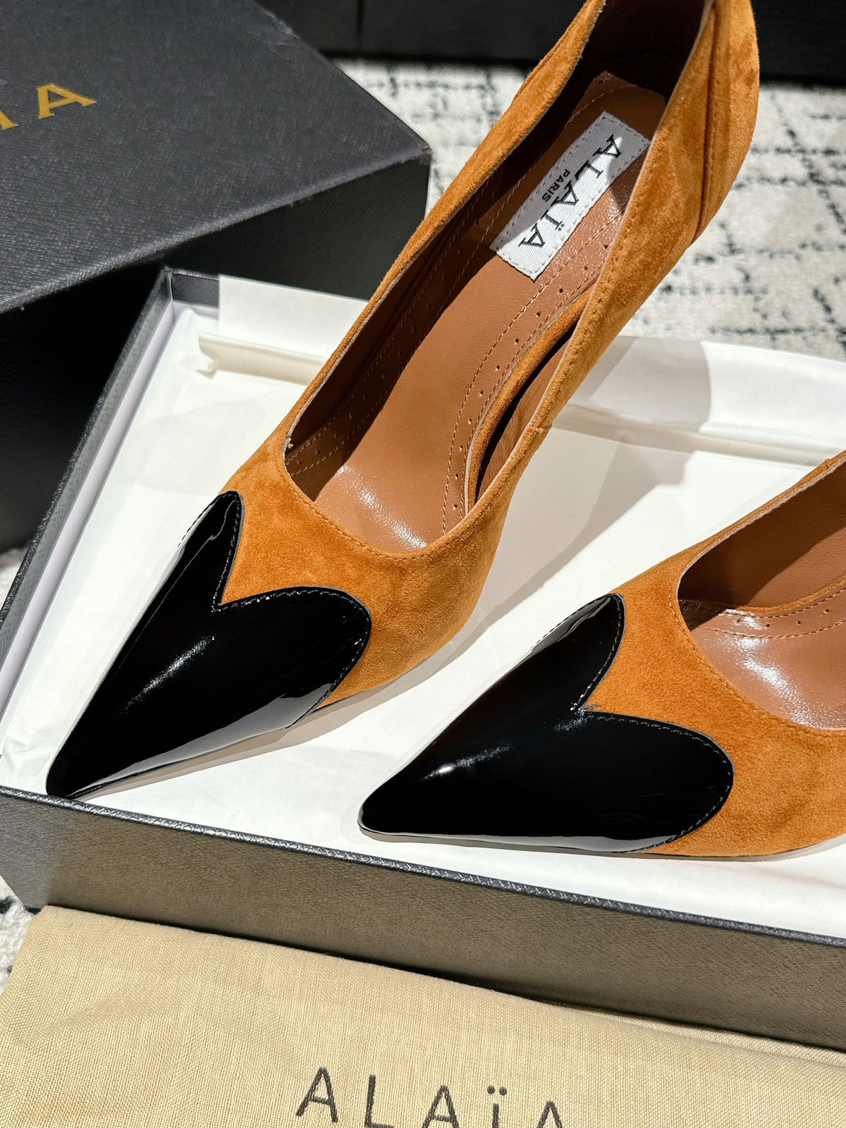 ALAIA HIGH PUMPS 10CM IN COPPER BROWN SUEDE MIX BLACK CALFSKIN