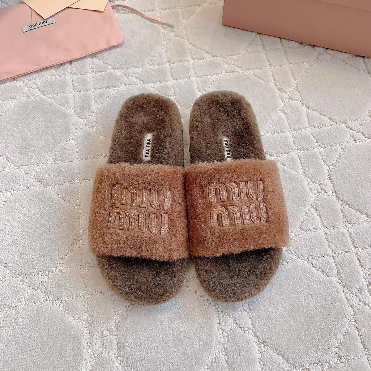 RABBIT FUR SLIPPERS BROWN WITH EMBROIDED LOGO