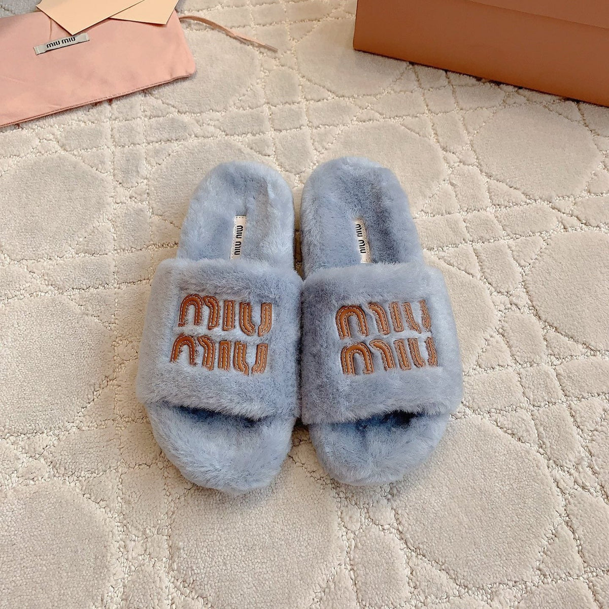 RABBIT FUR SLIPPERS RHINO GRAY WITH EMBROIDED LOGO