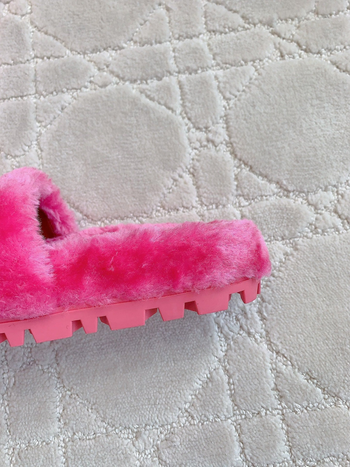 RABBIT FUR SLIPPERS MAGENTA PINK WITH EMBROIDED LOGO