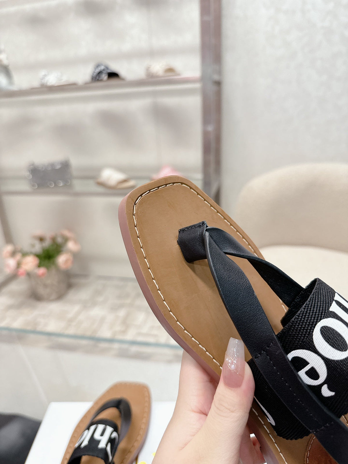 CHLOÉ THONG SANDALS IN BLACK CALFSKIN AND CANVAS