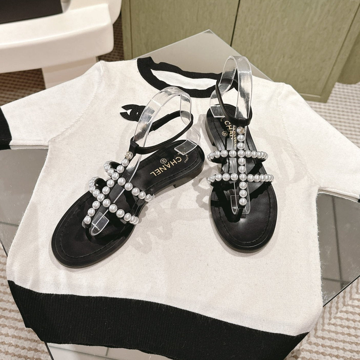 CC SANDALS PEARL ROMAN IN BLACK LAMBSKIN