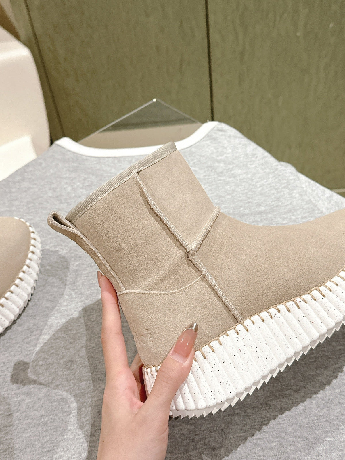 CHLOÉ 26S SHEARLING ANKLE BOOTS IN BEIGE SUEDE