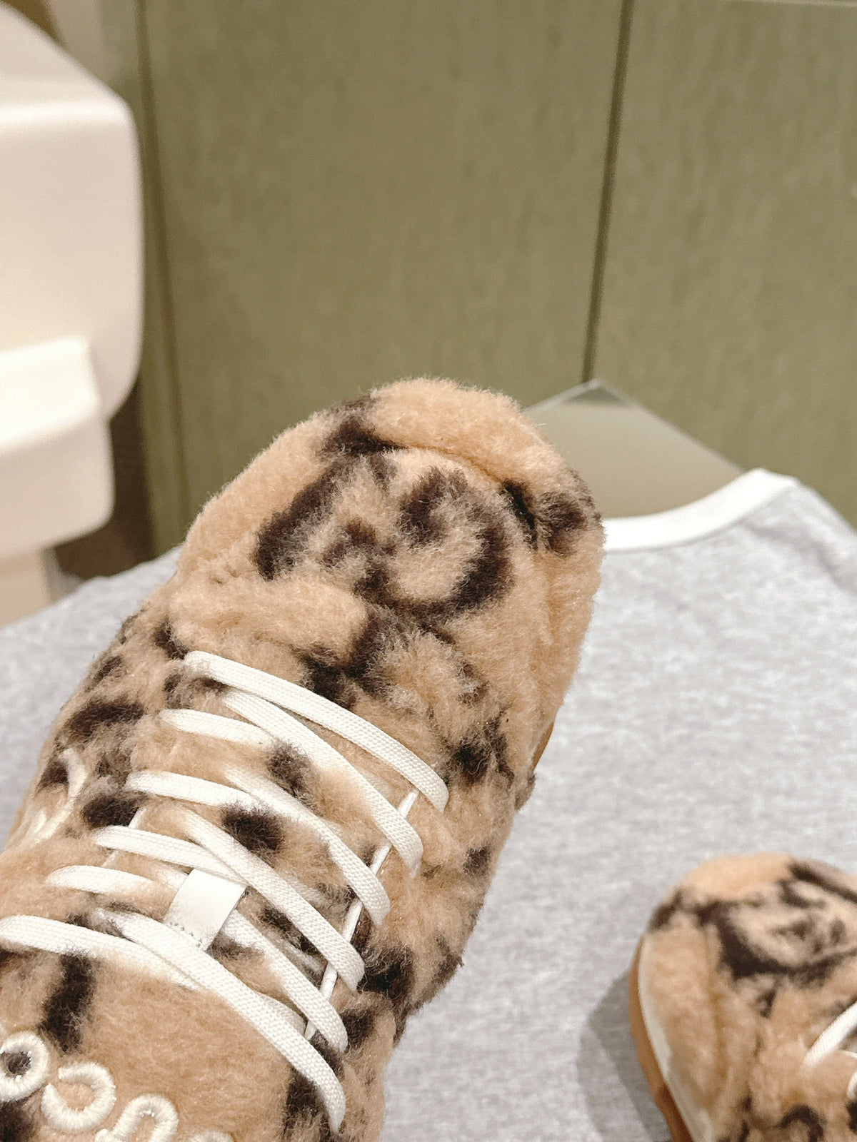 GG INTERLOCKING G SNEAKER IN BEIGE WOOL