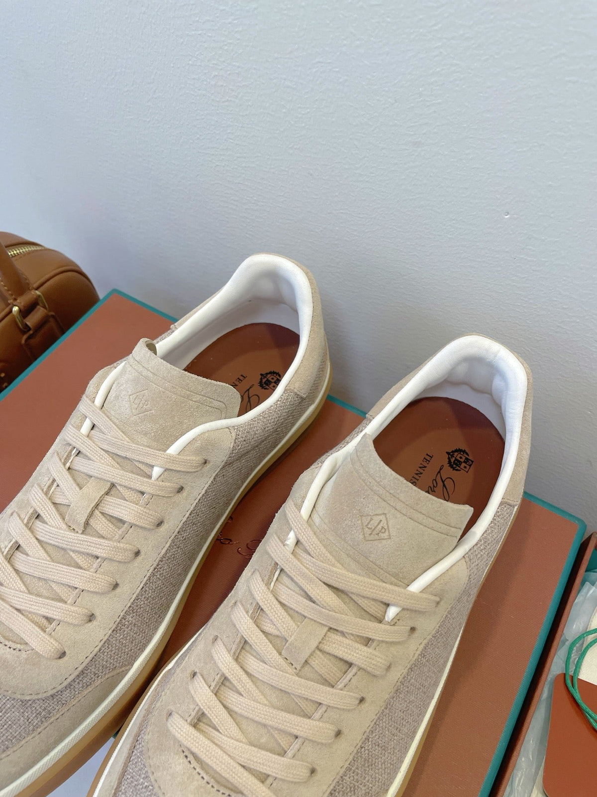 SNEAKERS IN LIGHT BEIGE SUEDE WITH CANVAS