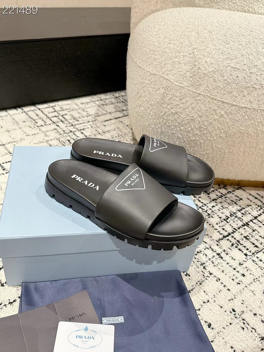 PRADA 25S RUBBER SLIDE IN BLACK CALFSKIN WITH LOGO