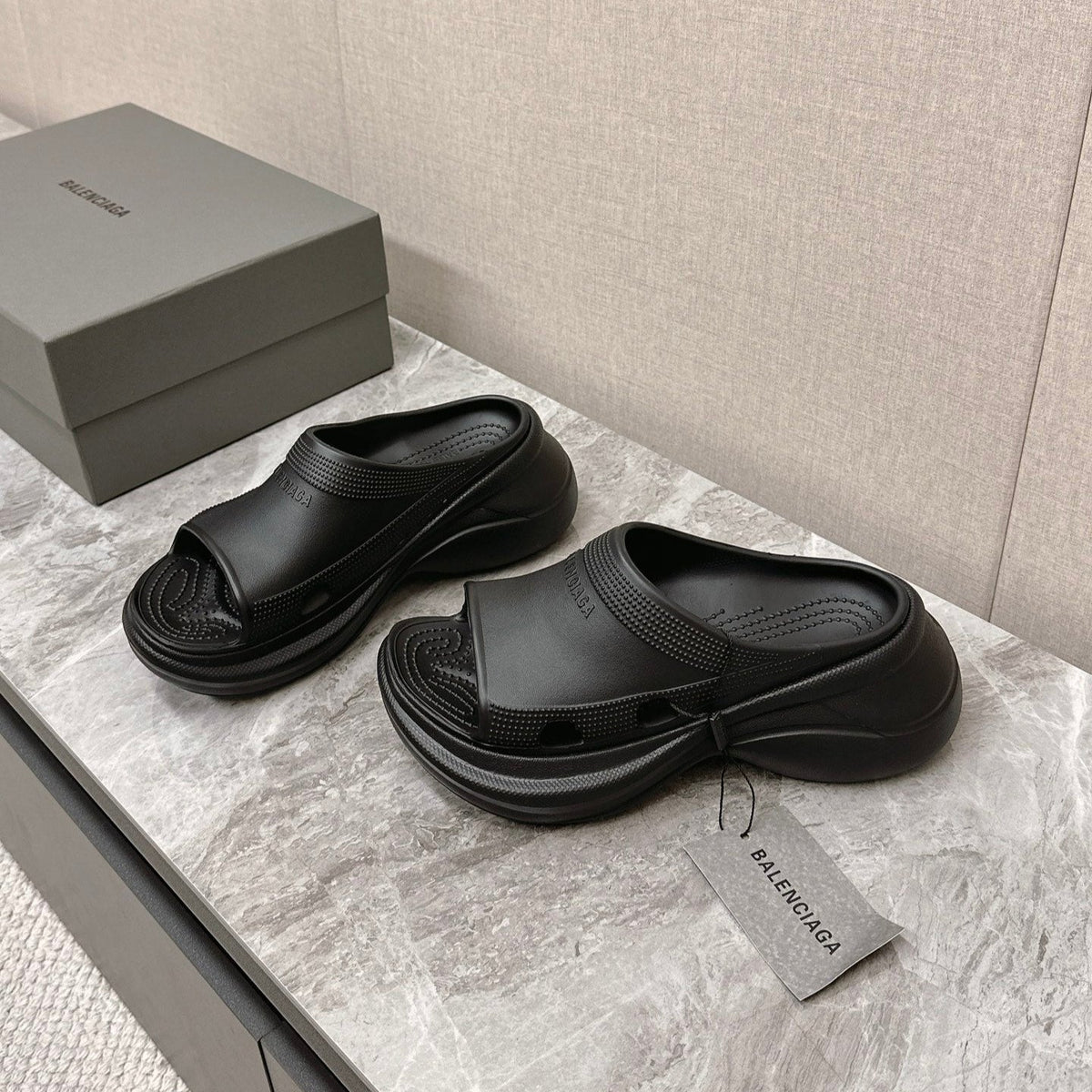 POOL CROCS SLIDE SANDAL IN BLACK RUBBER