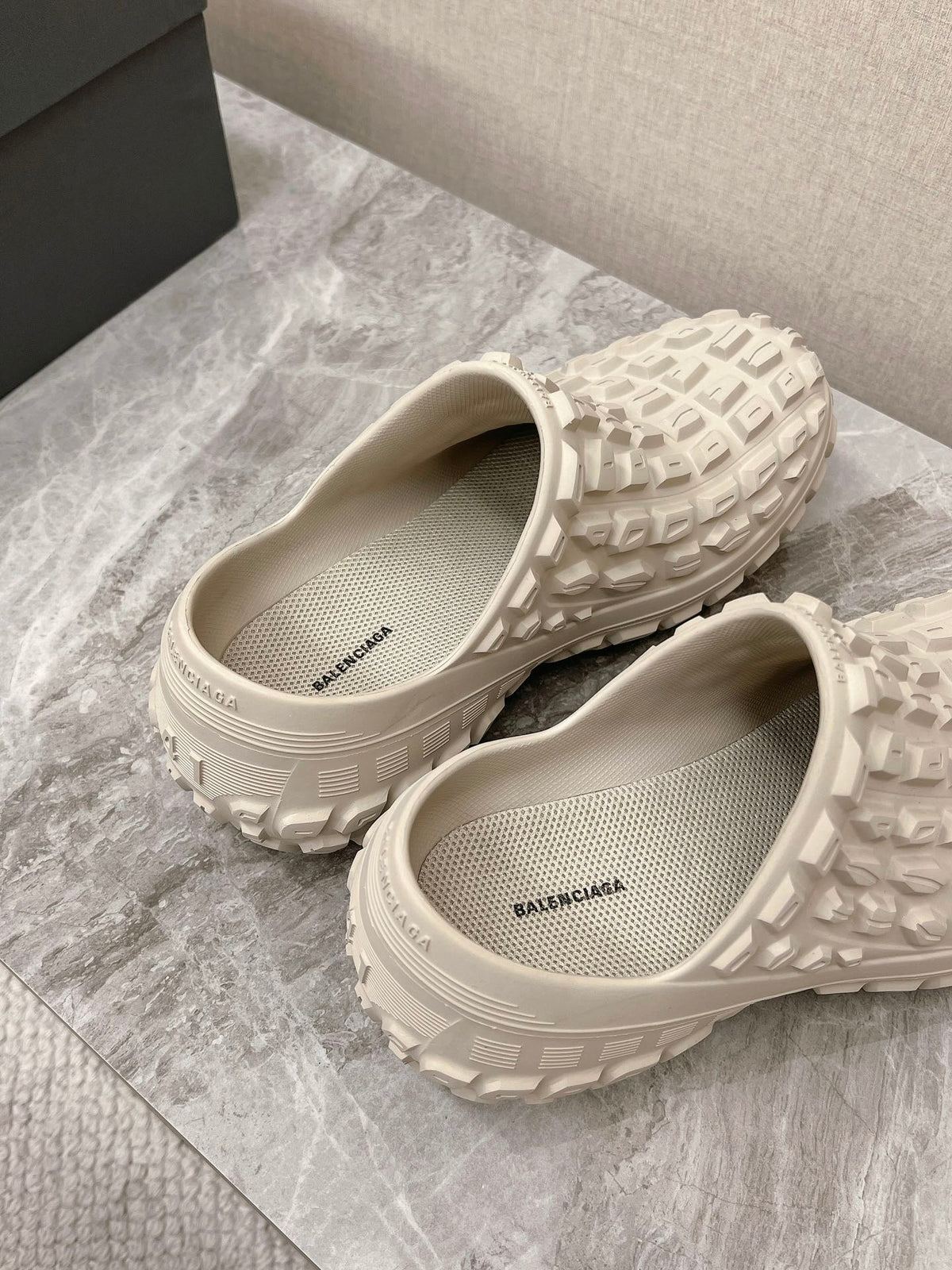 BOUNCER CLOG IN BEIGE RUBBER