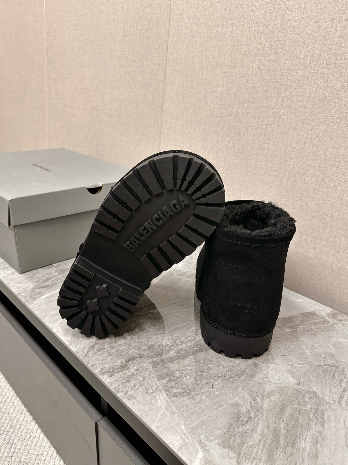 ALASKA BOOTIE IN BLACK SUEDE AND WOOL LINING