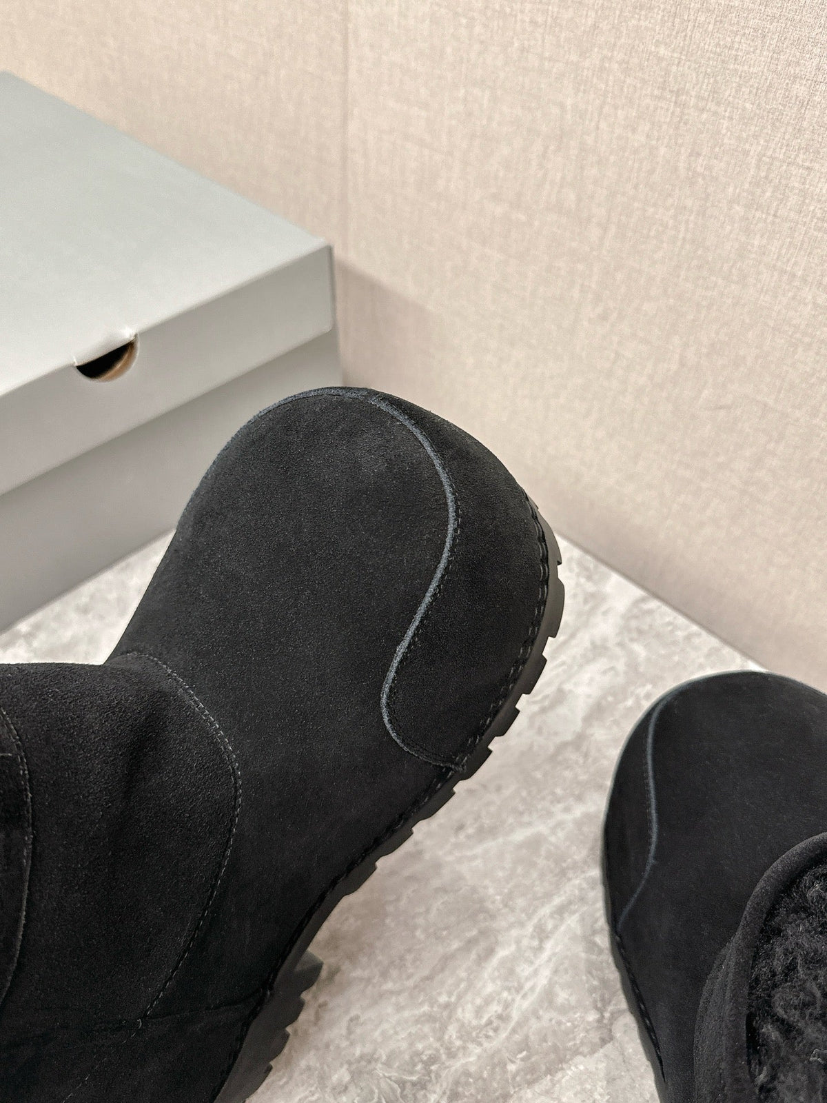 ALASKA BOOTIE IN BLACK SUEDE AND WOOL LINING