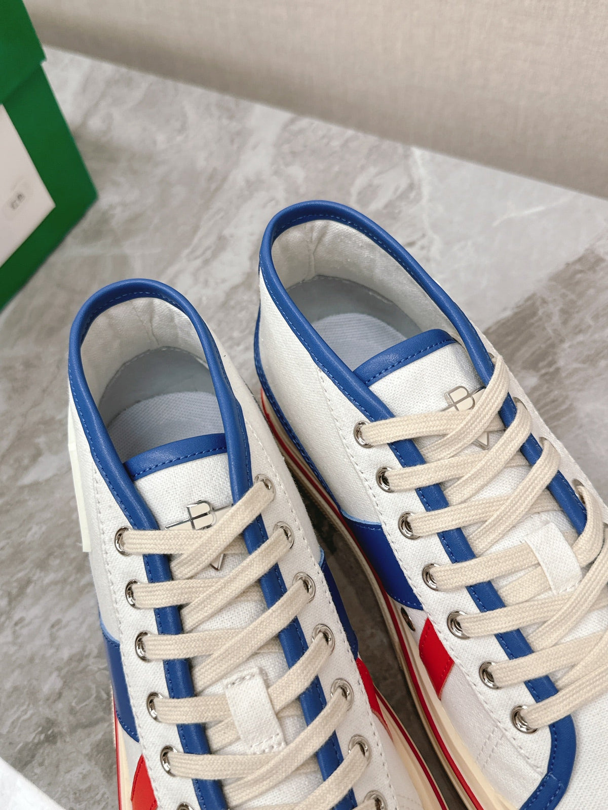 ELIOT SNEAKER IN WHITE CANVAS WITH NAVY BLUE CALFSKIN