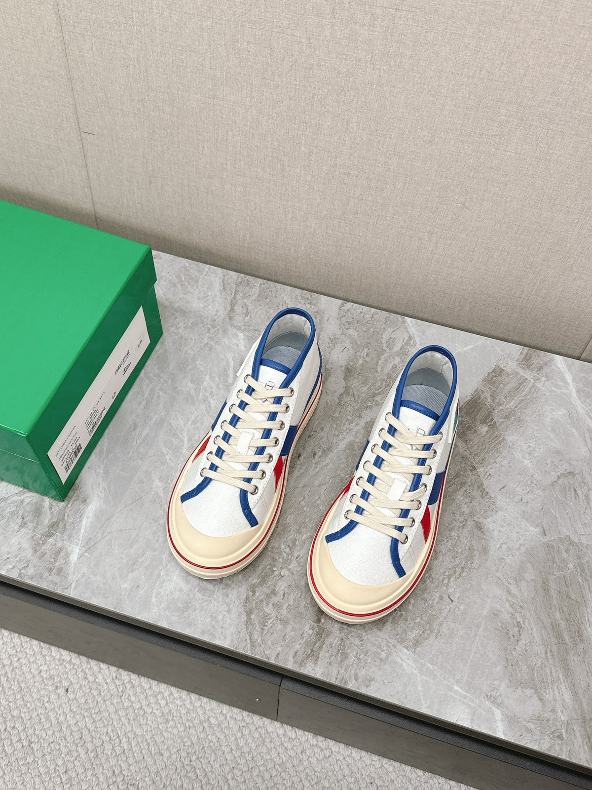 ELIOT SNEAKER IN WHITE CANVAS WITH NAVY BLUE CALFSKIN