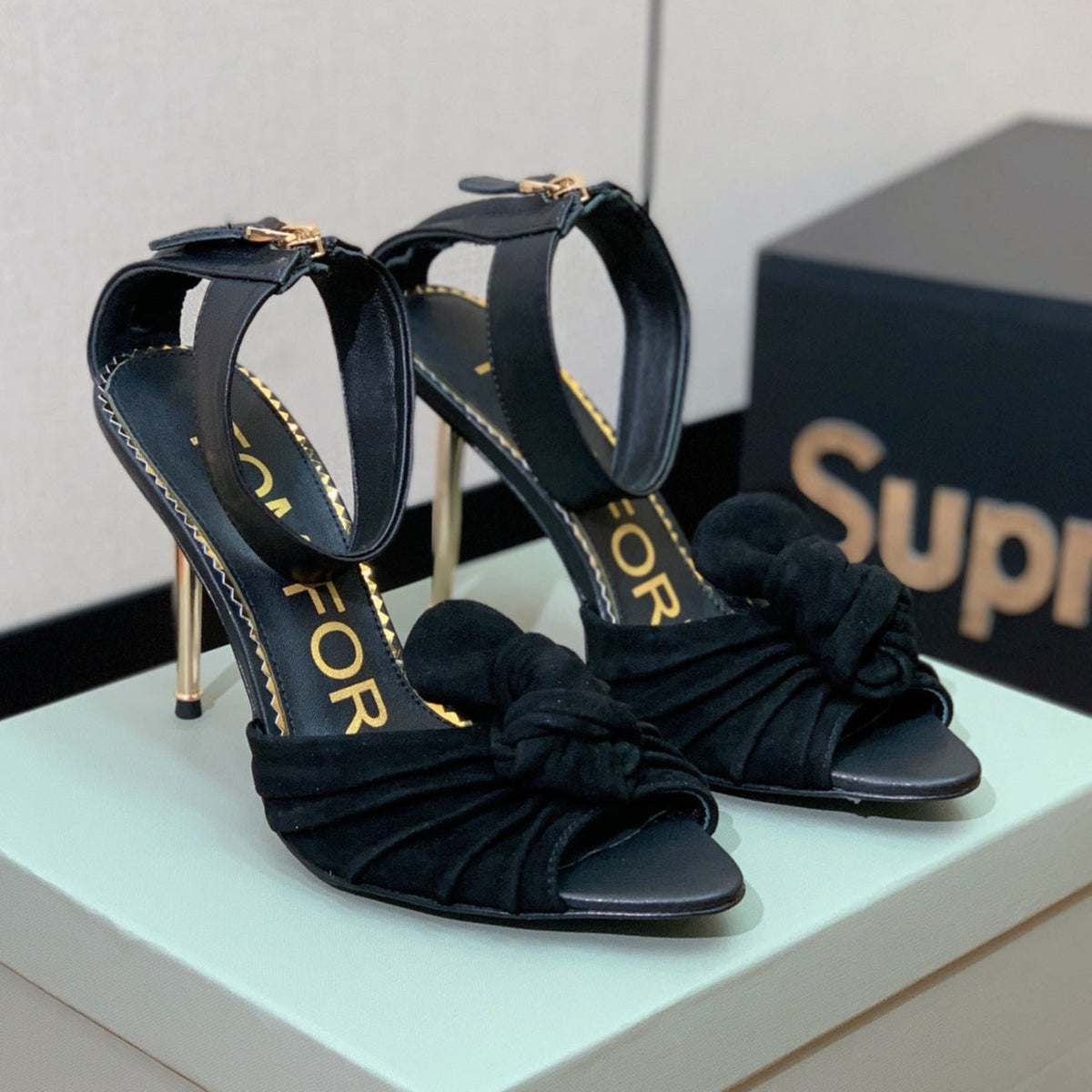 HIGH SANDAL 10 CM IN BLACK SUEDE