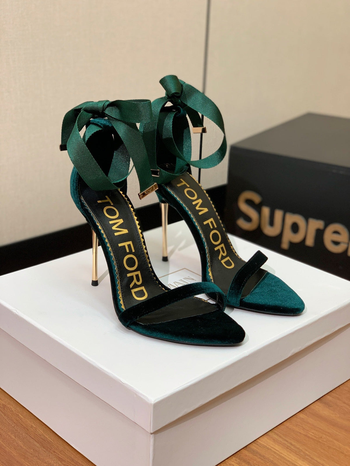 ANKLE SANDAL 10 CM IN GREEN FOREST VELVET AND SILK
