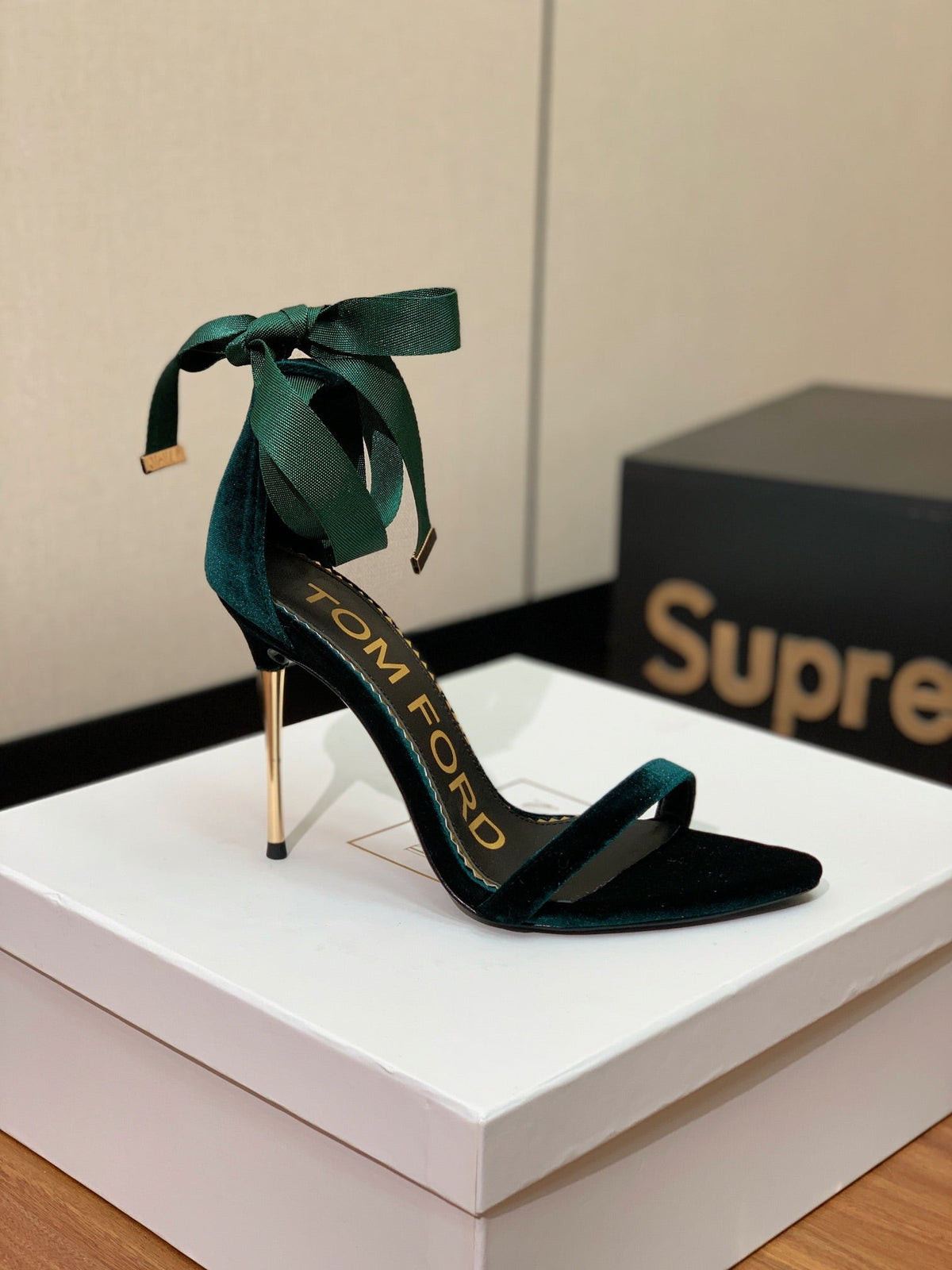 ANKLE SANDAL 10 CM IN GREEN FOREST VELVET AND SILK