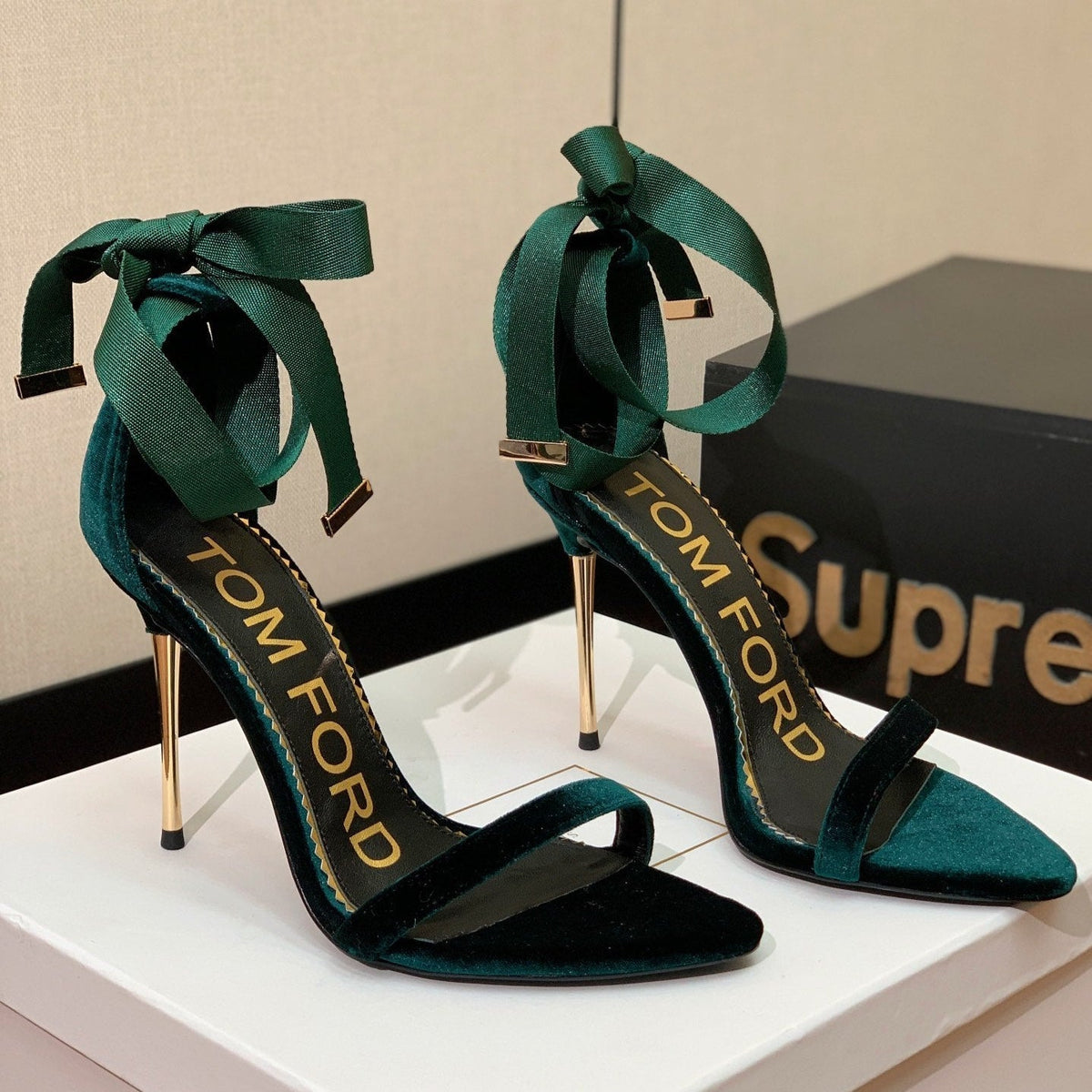 ANKLE SANDAL 10 CM IN GREEN FOREST VELVET AND SILK