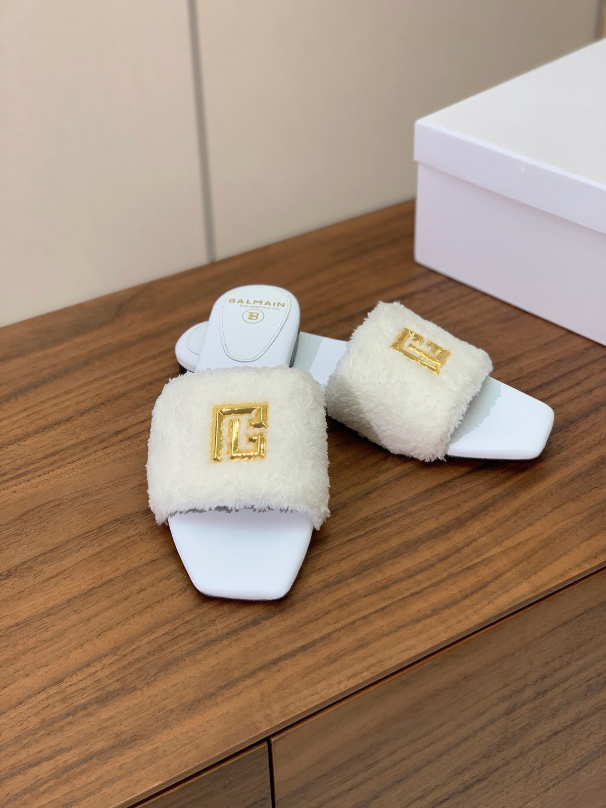 BALMAIN 26S SANDALS IN WHITE WOOL AND CALFSKIN