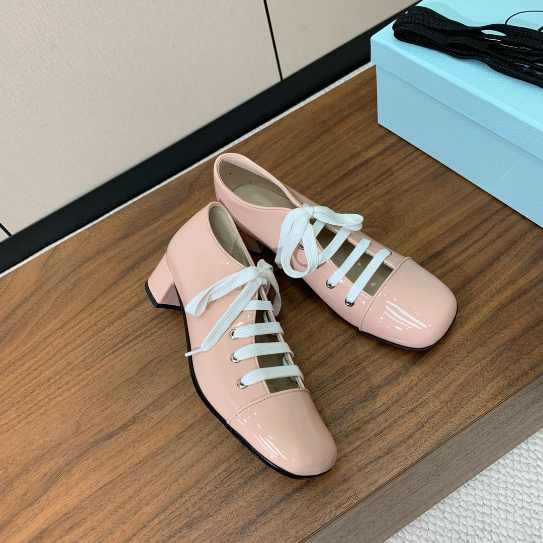 LACE-UP HIGH SHOES IN PALE PINK GLOSSY CALFSKIN