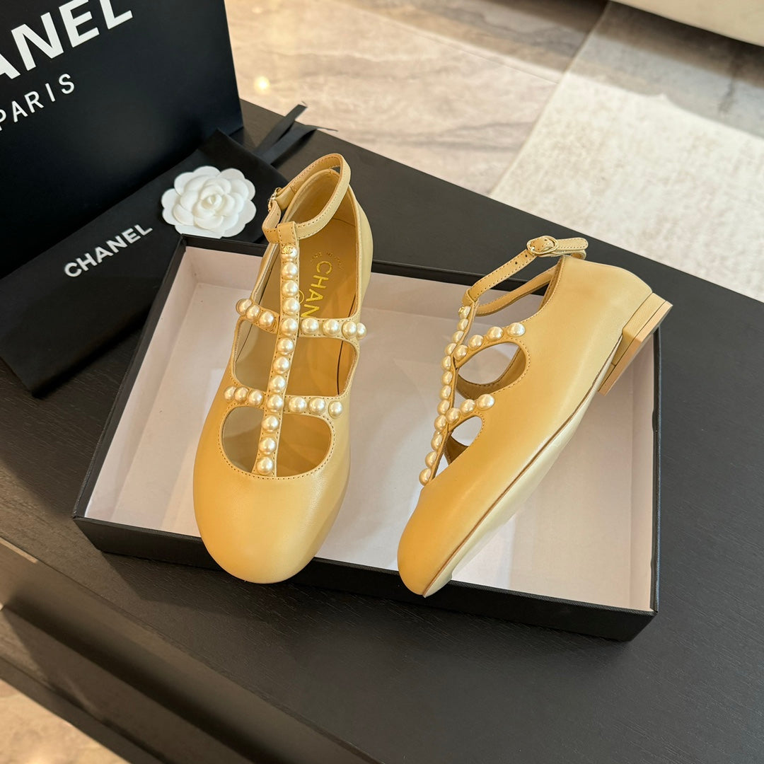 MARY JANES SHOES LIGHT YELLOW GOATSKIN WITH FAUX PEARL