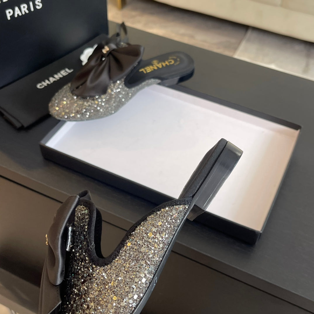 BIG BOW FLAT MULE SANDALS IN BLACK SILK WITH GLITTER SEQUINS