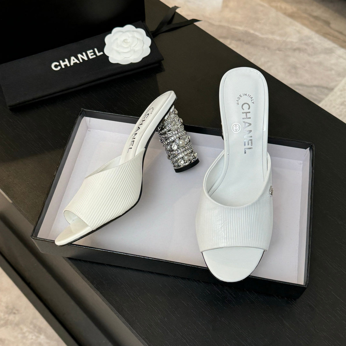 T-STRAP PEARL HEEL 85 MM SANDALS IN WHITE LAMBSKIN MULE