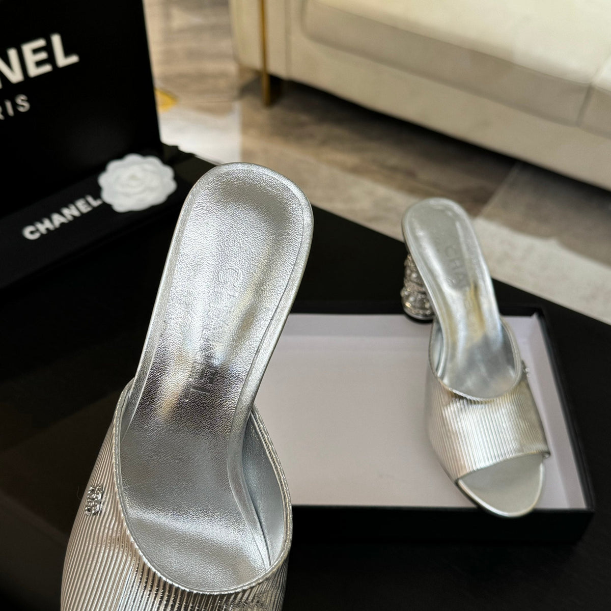T-STRAP PEARL HEEL 85 MM SANDALS IN SILVER LAMBSKIN MULE