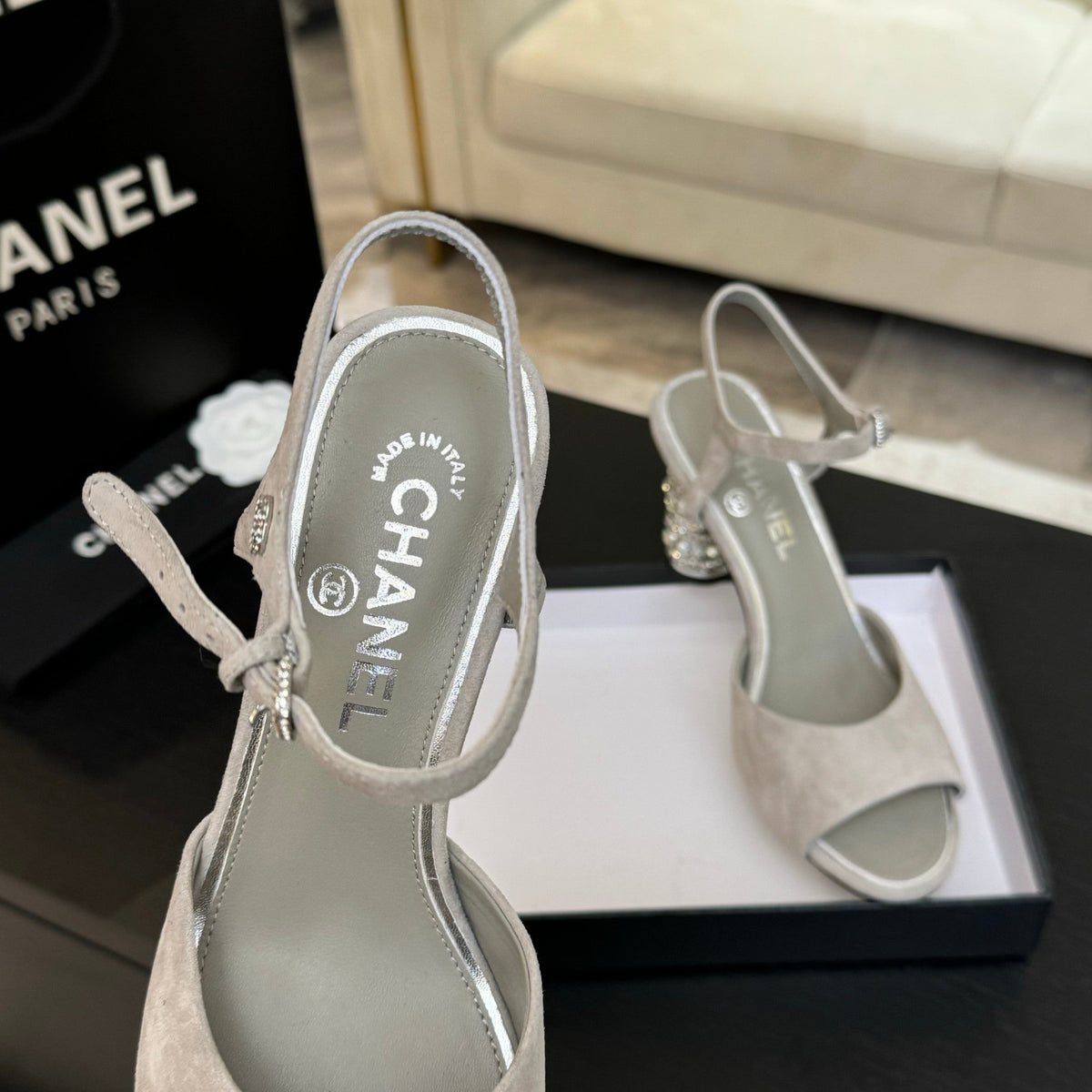 T-STRAP PEARL HEEL 85 MM SANDALS IN PASTEL GRAY SUEDE