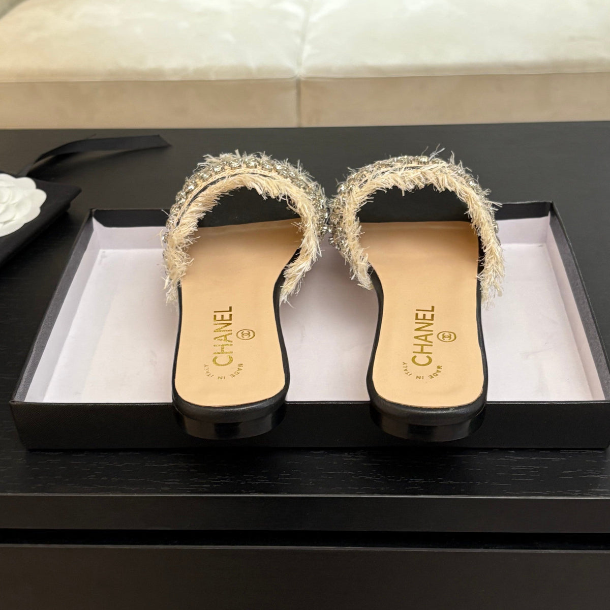 FLAT SANDALS BEIGE AND BLACK WITH CRYSTALS