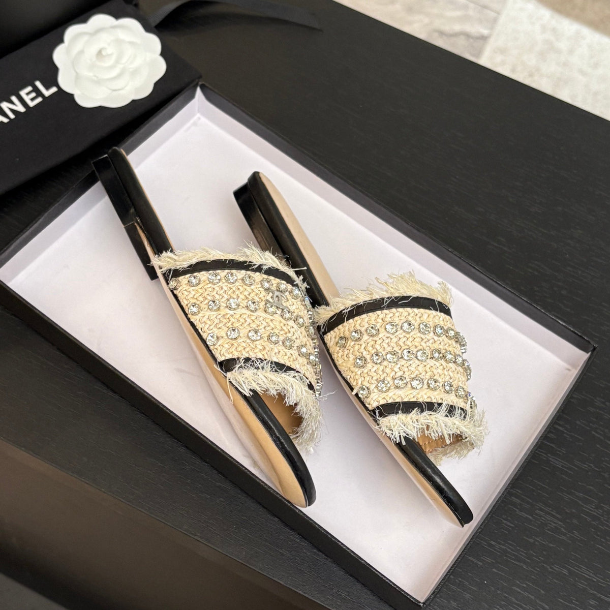 FLAT SANDALS BEIGE AND BLACK WITH CRYSTALS