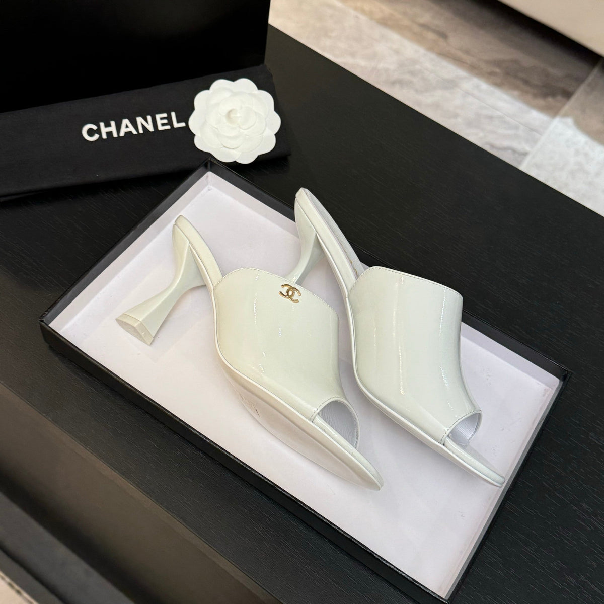 PEEP TOE MULE 85MM IN WHITE PATENT CALFSKIN