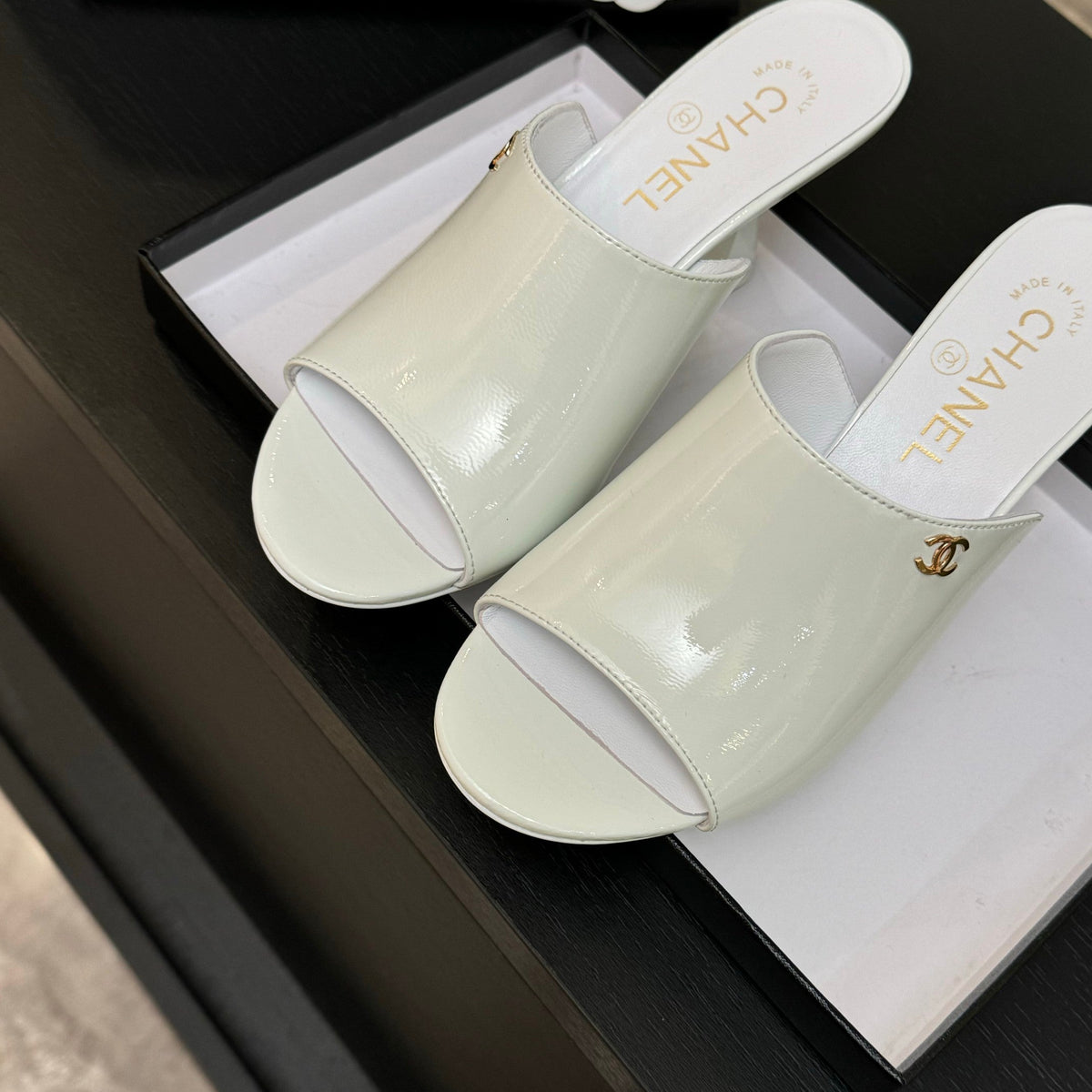 PEEP TOE MULE 85MM IN WHITE PATENT CALFSKIN