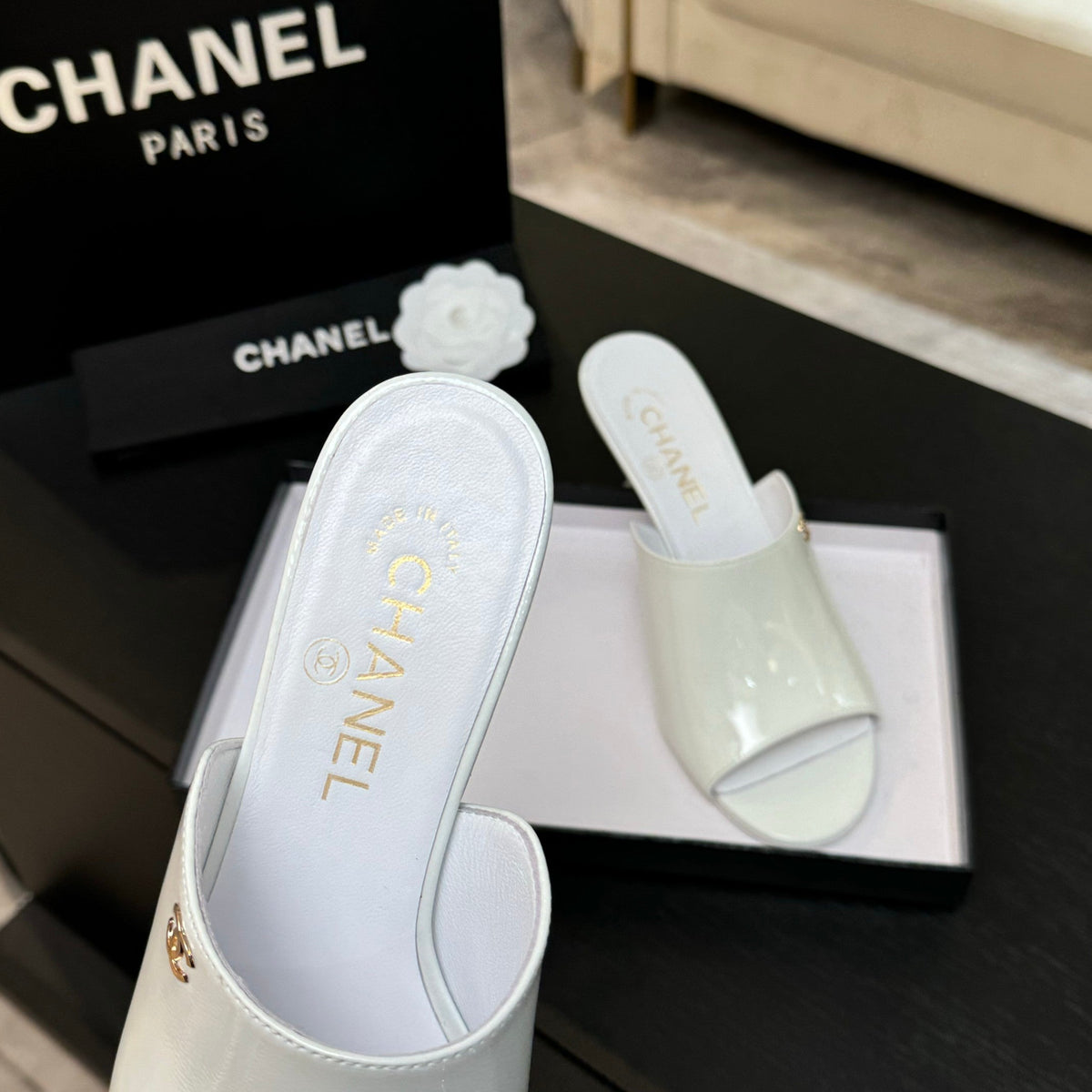 PEEP TOE MULE 85MM IN WHITE PATENT CALFSKIN
