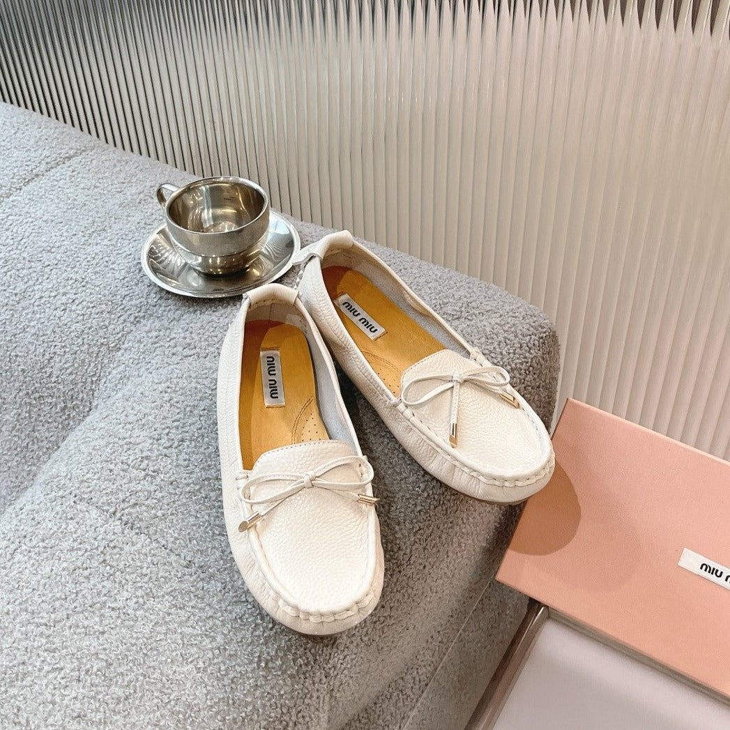 SLIP-ON HAND-SEWN SHOES WHITE CREAM COWHIDE WITH BOW