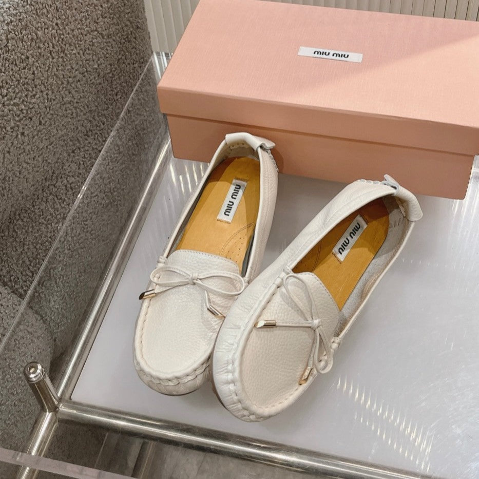 SLIP-ON HAND-SEWN SHOES WHITE CREAM COWHIDE WITH BOW