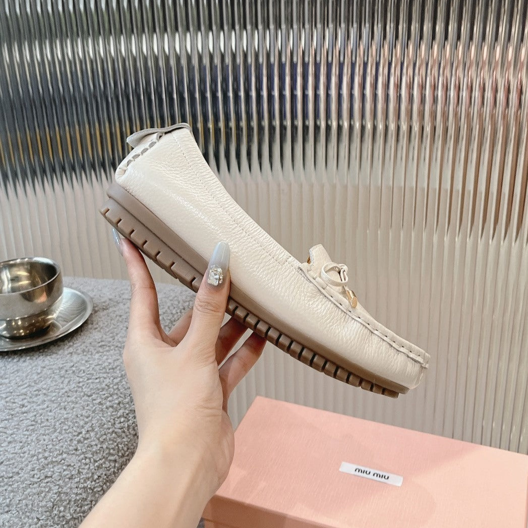 SLIP-ON HAND-SEWN SHOES WHITE CREAM COWHIDE WITH BOW