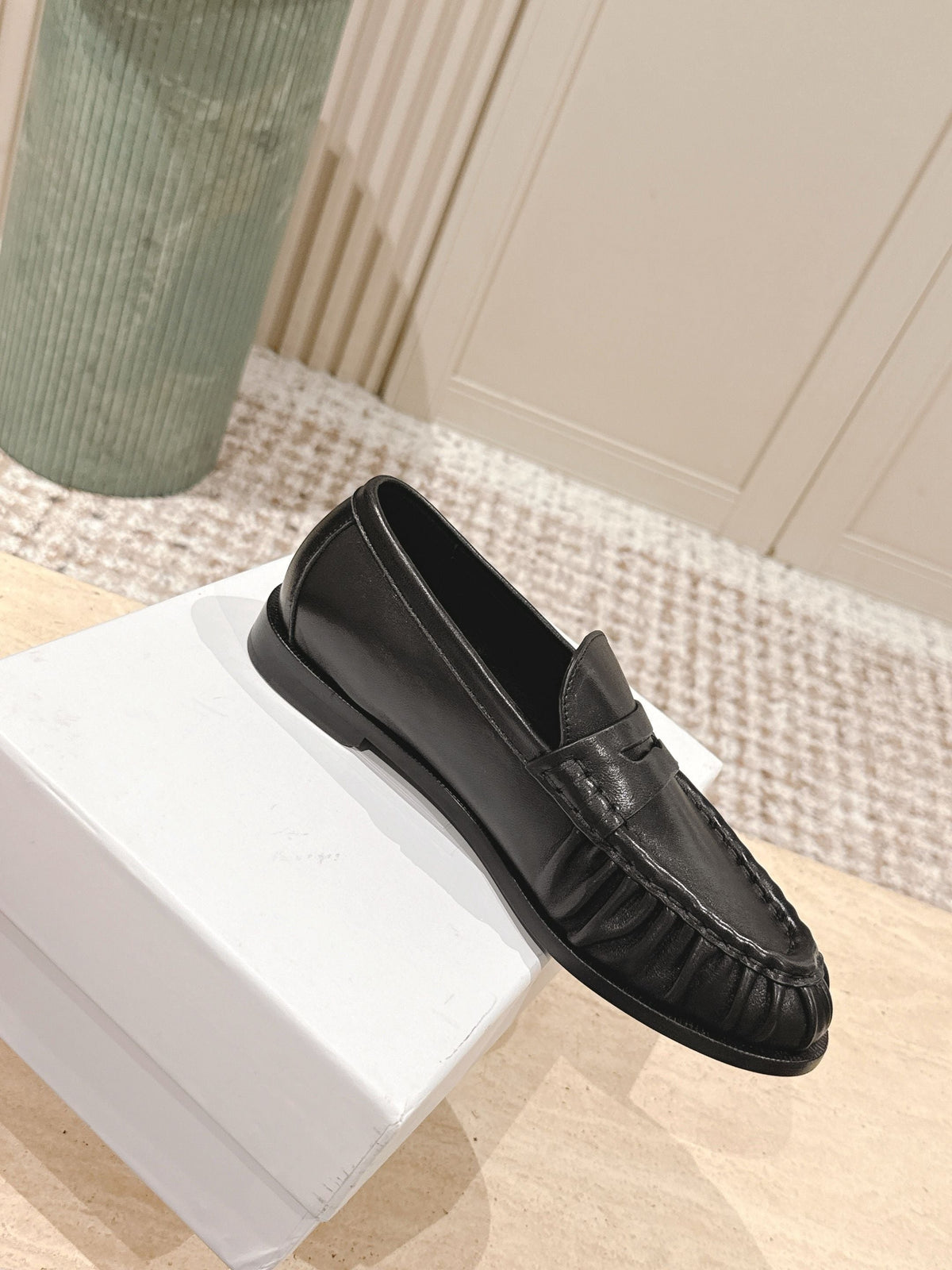 YSL 25S SAINT LAURENT LOAFERS IN BLACK CALFSKIN WITH SMALL LOGO