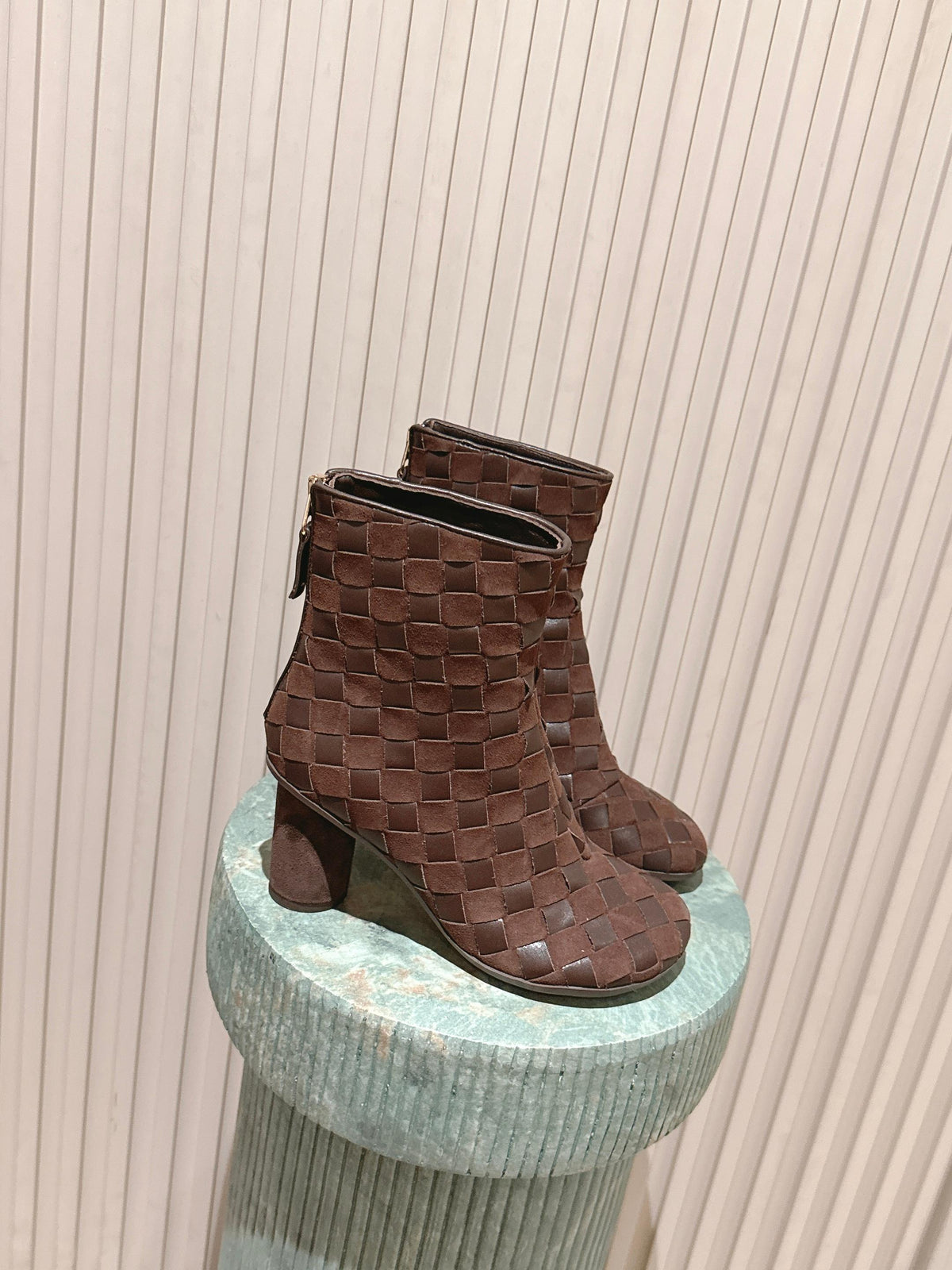 BOTTEGA VENETA 26S INTRECCIATO BOOTS 85 MM IN DARK BROWN SUEDE AND LAMBSKIN