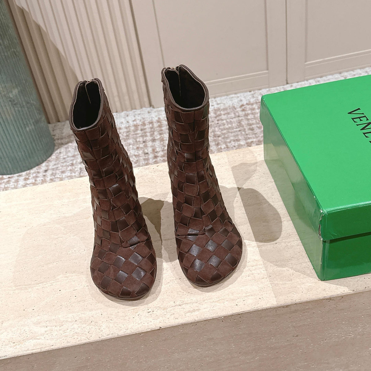 BOTTEGA VENETA 26S INTRECCIATO BOOTS 85 MM IN DARK BROWN SUEDE AND LAMBSKIN