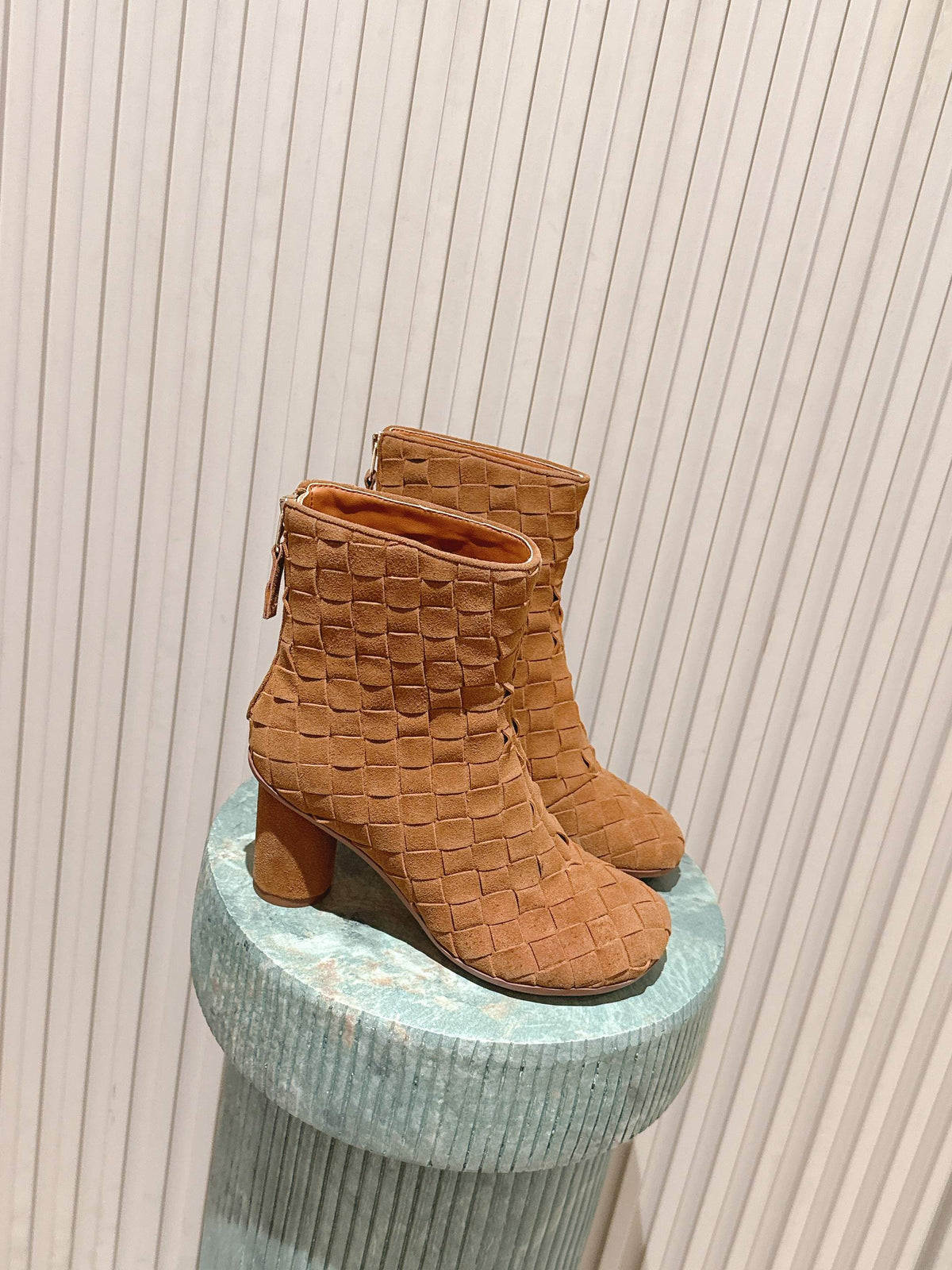 BOTTEGA VENETA 26S INTRECCIATO BOOTS 85 MM IN BROWN SUEDE