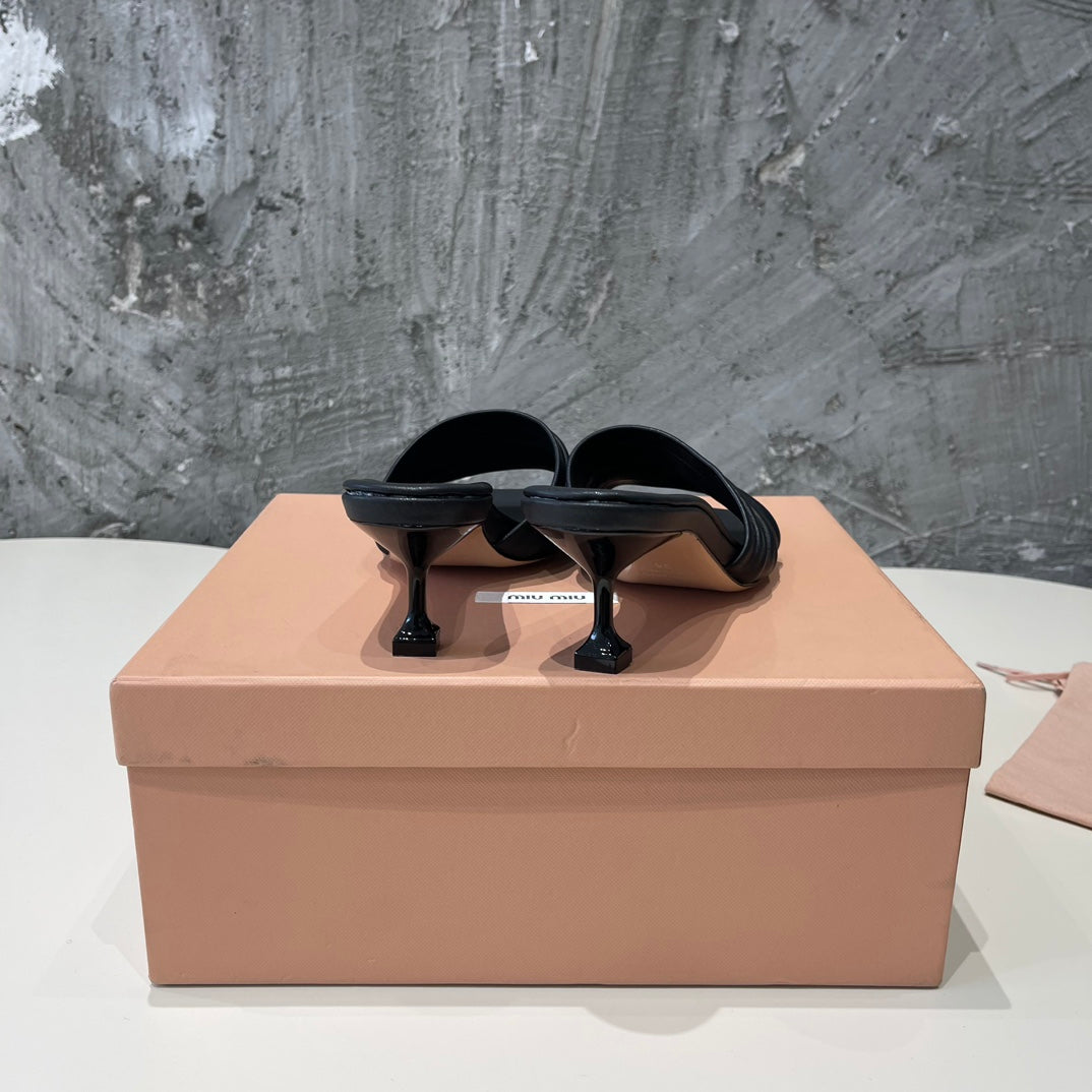 HIGH - HEEL BLACK SHEEPSKIN WITH STYLIZED STRAPS