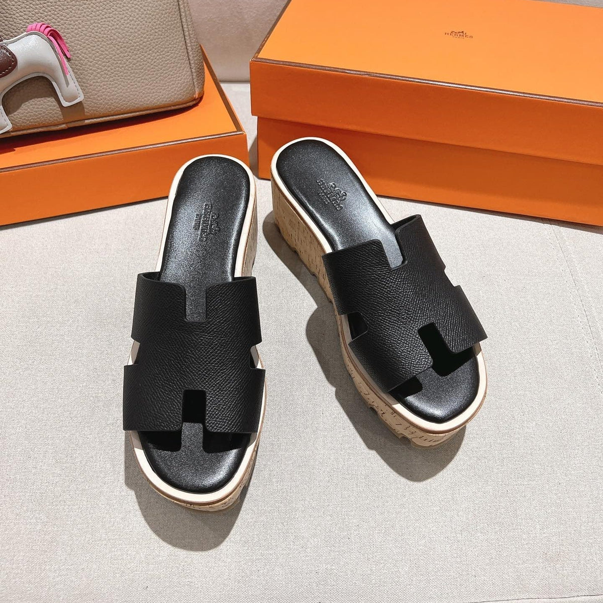 HM 25S HIGH WEDGE SANDALS IN BLACK LAMBSKIN STYLE 23