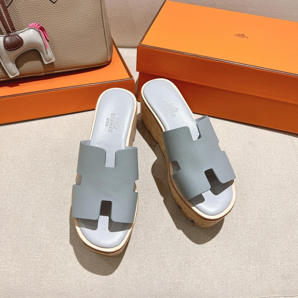 HM 25S HIGH WEDGE SANDALS IN LIGHT GREY LAMBSKIN STYLE 13