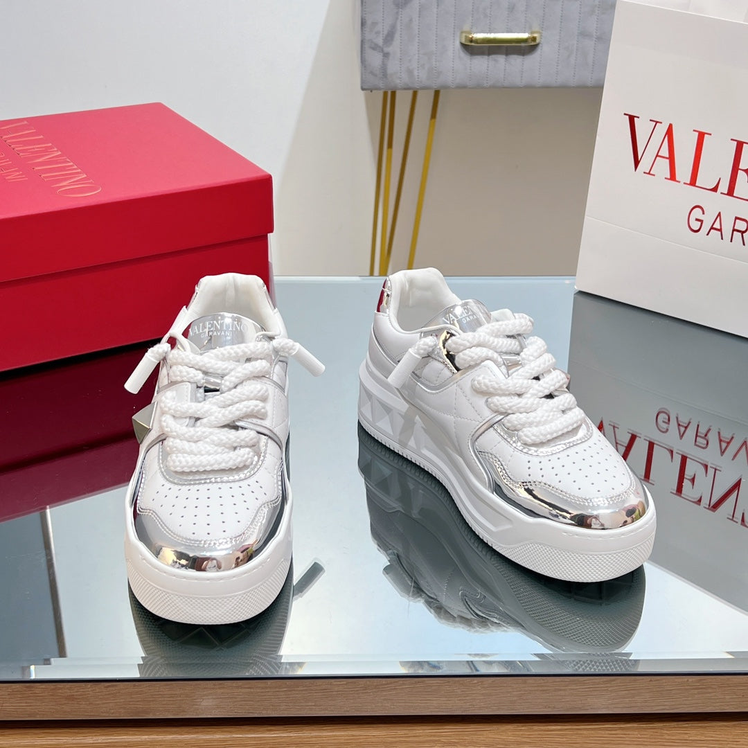 VALENTINO 25S GARAVANI ONE STUD XL PLATFORM SNEAKERS IN WHITE MIX SILVER LAMBSKIN STYLE 4