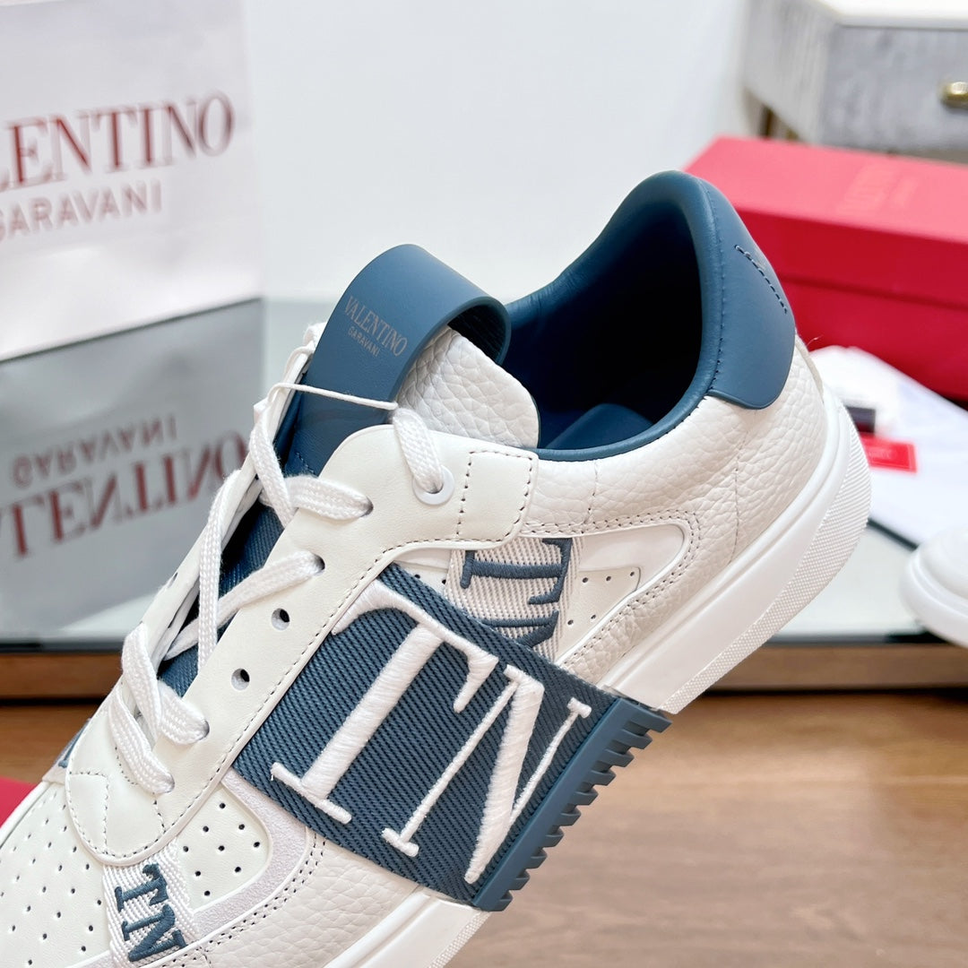 VL7N LOW-TOP WHITE CALFSKIN AND AEGEAN BLUE FABRIC SNEAKER WITH BANDS