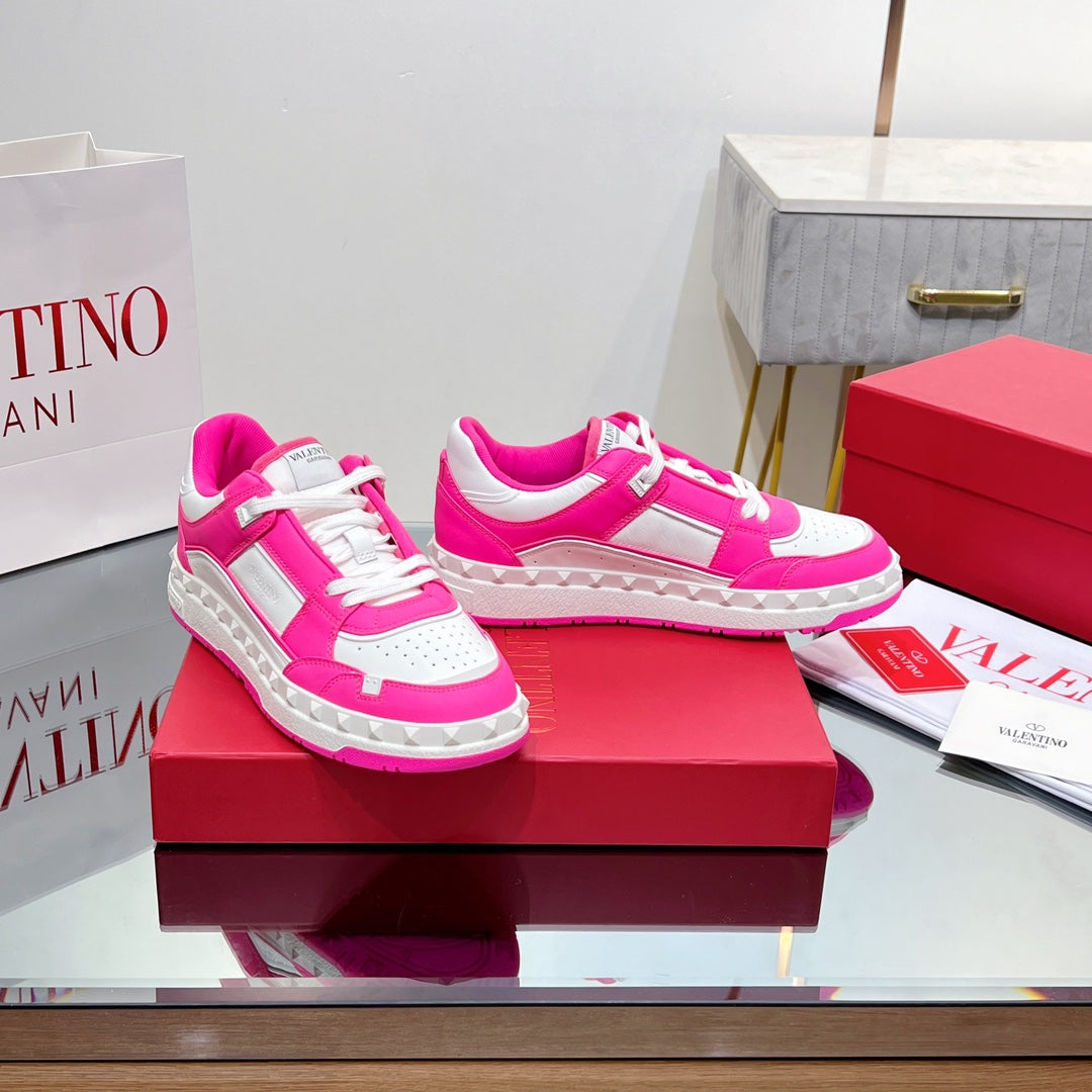 VALENTINO 25S GARAVANI FREEDOTS SNEAKERS IN WHITE MIX PINK LAMBSKIN