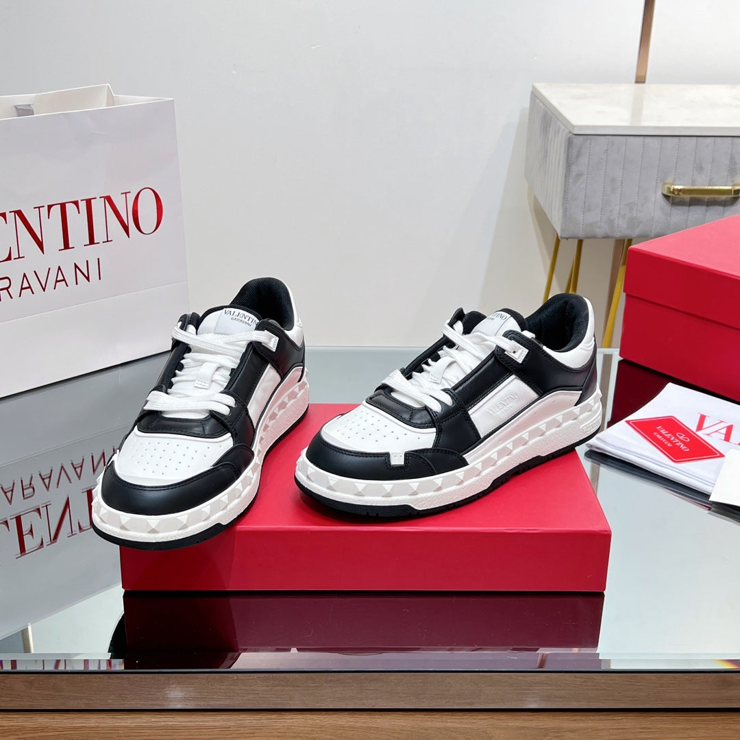 VALENTINO 25S GARAVANI FREEDOTS SNEAKERS IN WHITE MIX BLACK LAMBSKIN