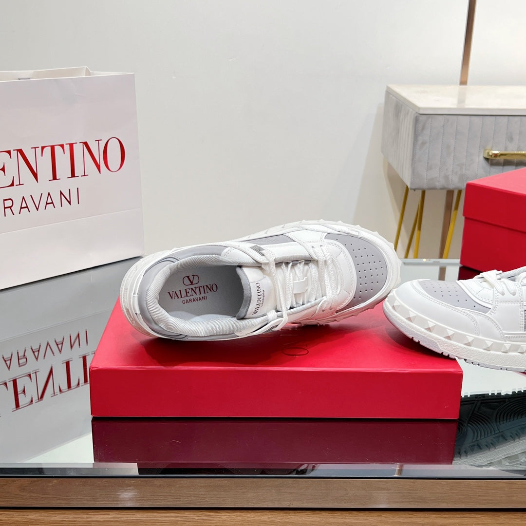 VALENTINO 25S GARAVANI FREEDOTS SNEAKERS IN WHITE MIX GREY LAMBSKIN