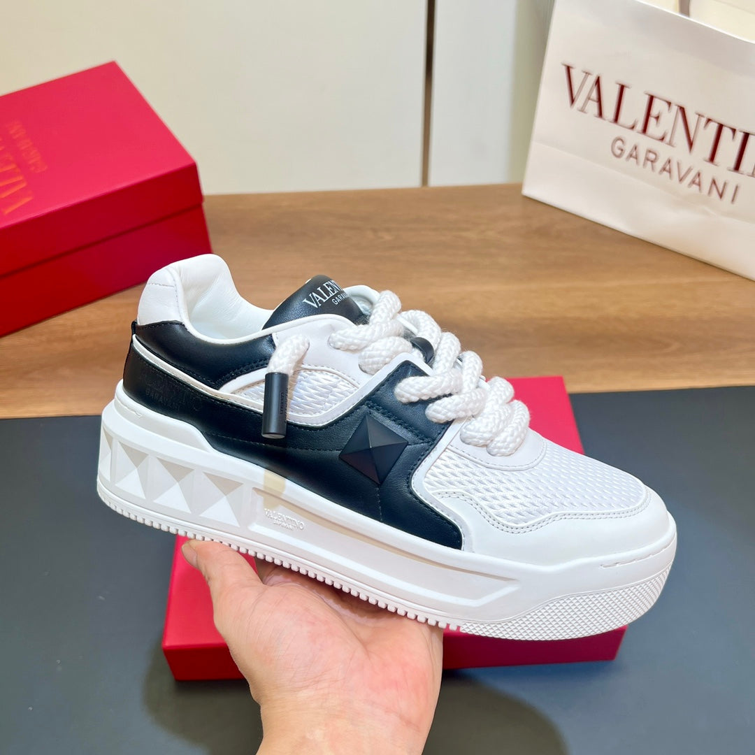 VALENTINO 25S GARAVANI ONE STUD XL PLATFORM SNEAKERS IN WHITE MIX BLACK LAMBSKIN STYLE 2