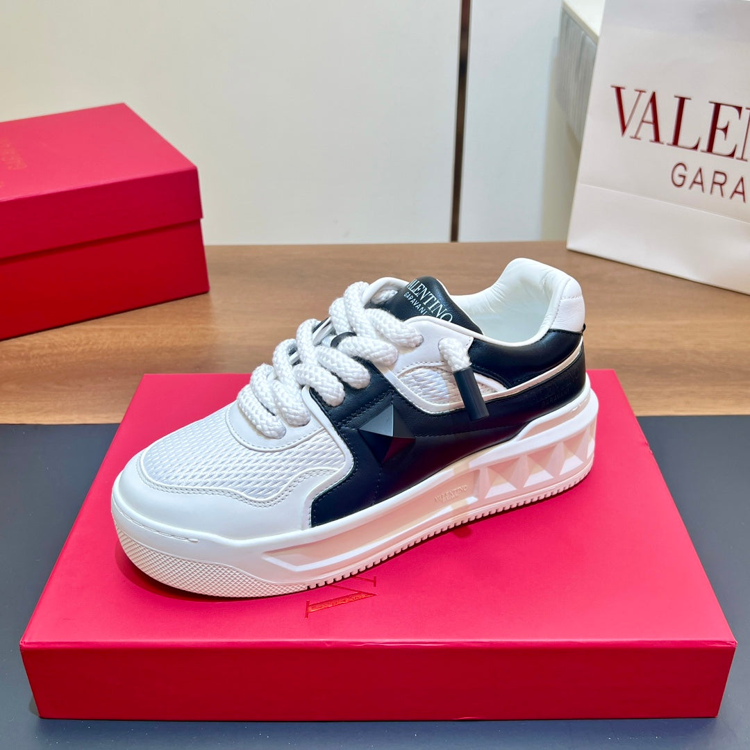 VALENTINO 25S GARAVANI ONE STUD XL PLATFORM SNEAKERS IN WHITE MIX BLACK LAMBSKIN STYLE 2