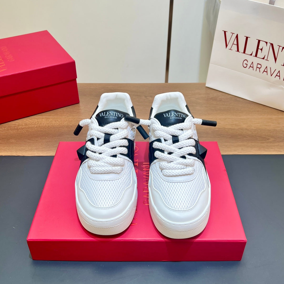 VALENTINO 25S GARAVANI ONE STUD XL PLATFORM SNEAKERS IN WHITE MIX BLACK LAMBSKIN STYLE 2